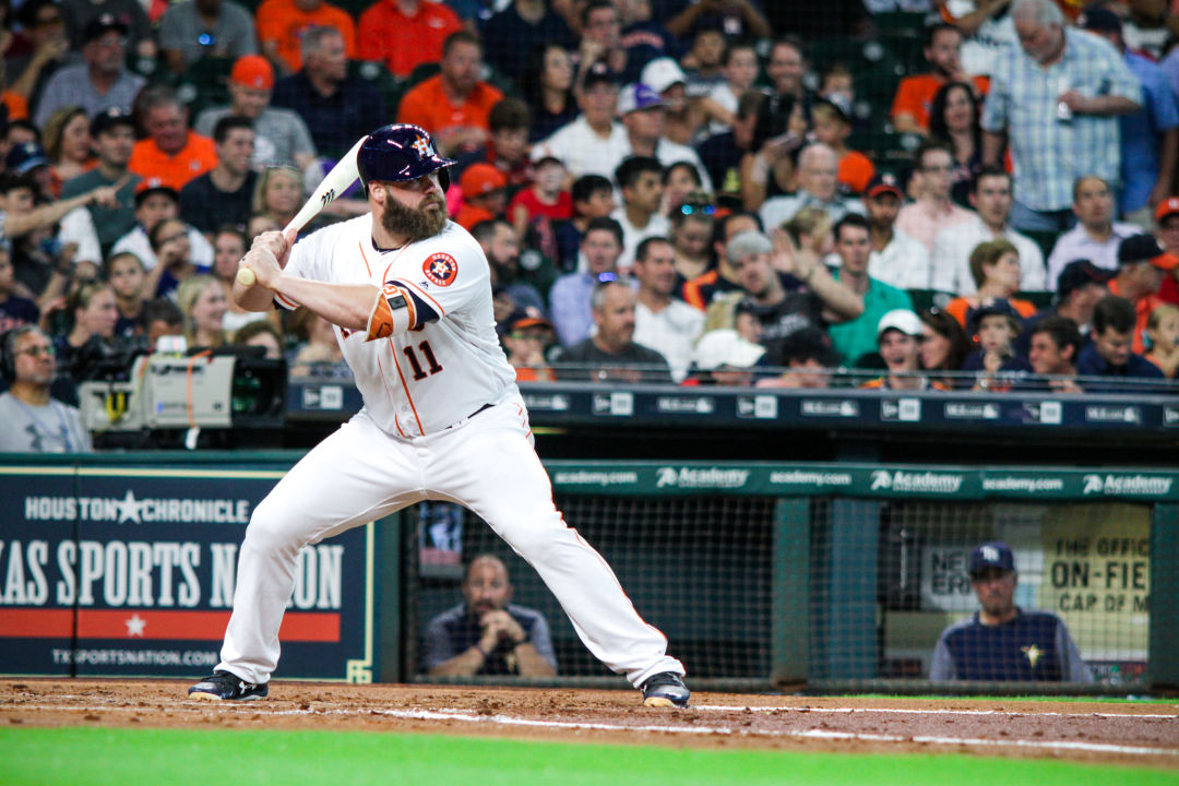 LAD@HOU: Astros mascot Orbit sways to Beyonce's 'Single Ladies' 