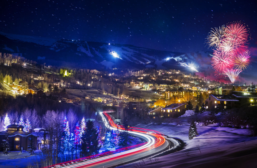 Snowmass mardigrasfireworks js16 0209 noexp 2100x1381 300 rgb ei6tmv