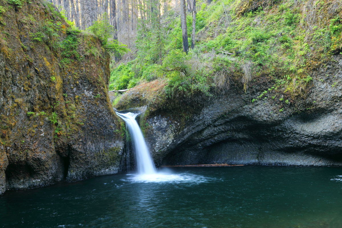 These Columbia River Gorge Waterfall Hikes Don't Require a Timed