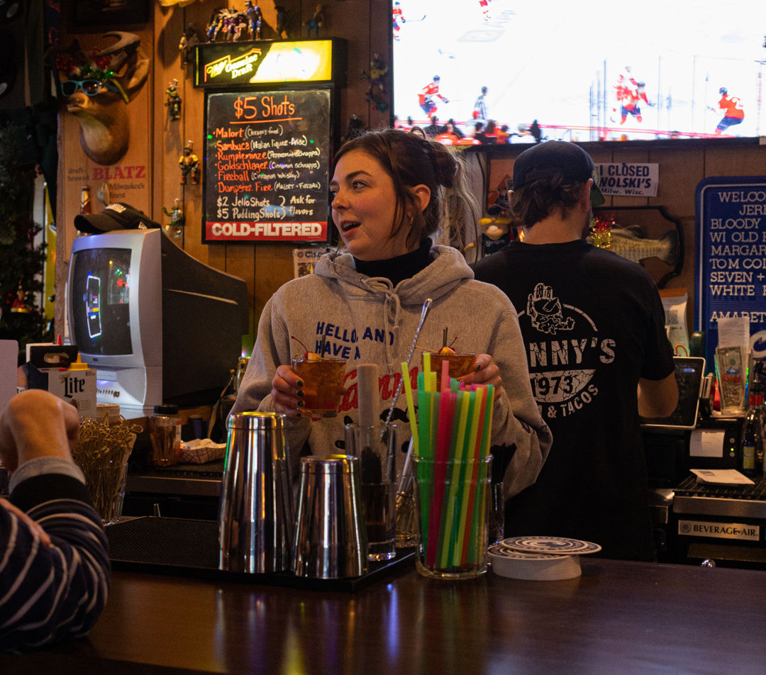 jerrys-tavern-bar-restaurant_mike-novak2_uexl9o Restaurant Review: Jerry’s Tavern Is Wise Beyond Its Years