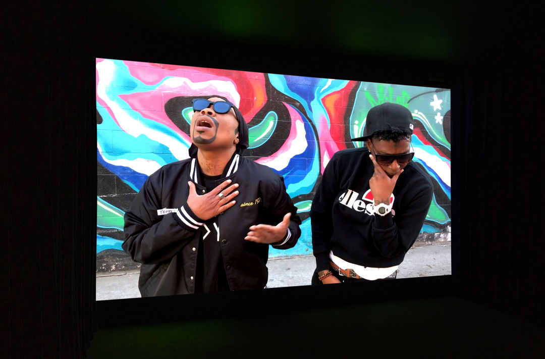 A video of two drag kings singing.