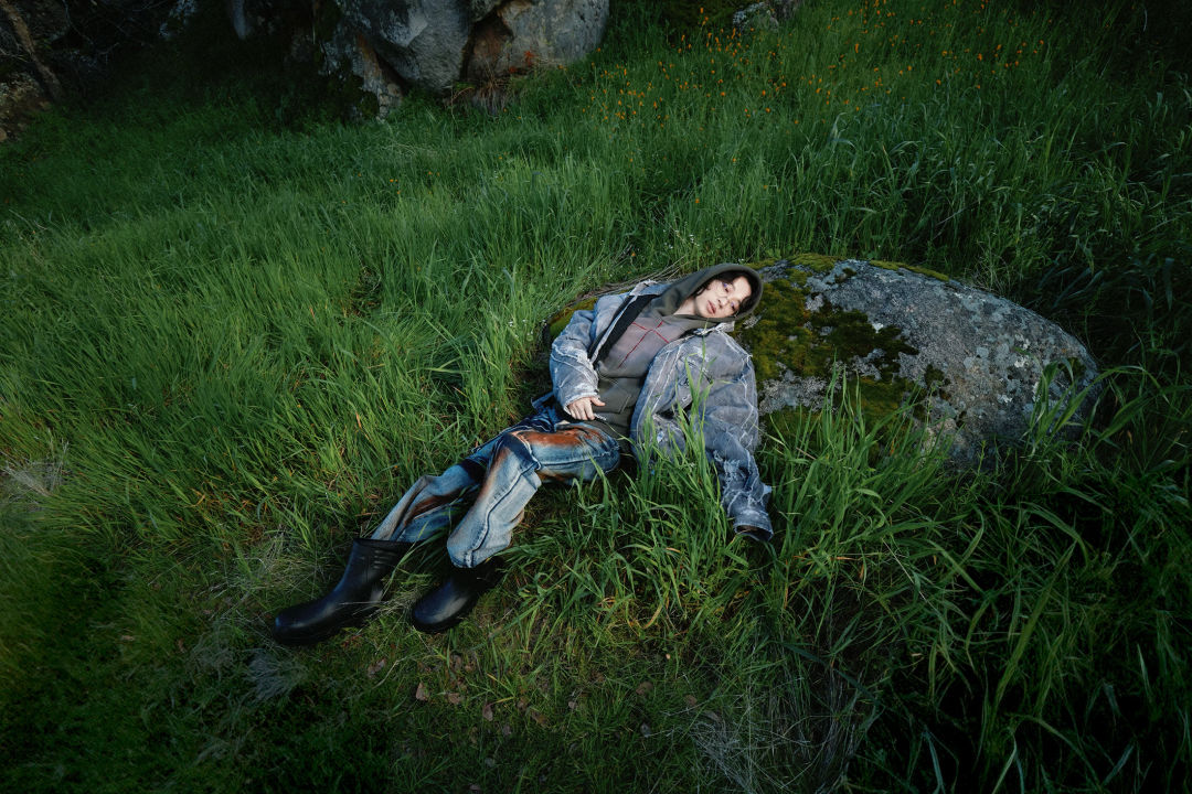 Press photo of Keshi, lying in a field