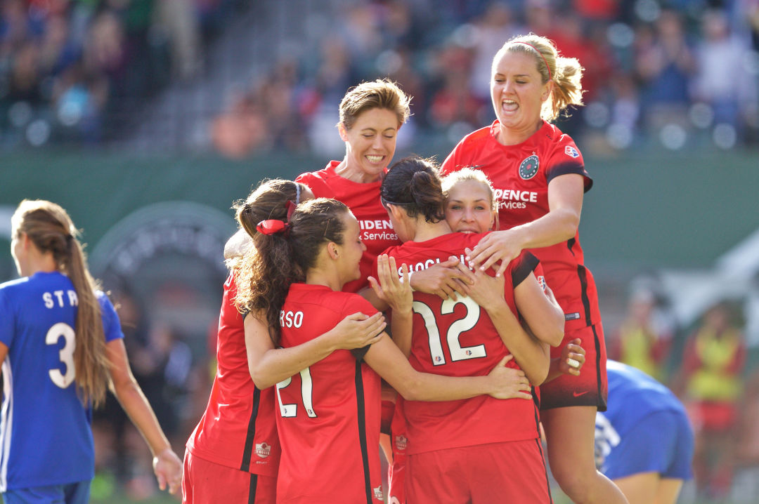 Allie long celebrating goal arjbva