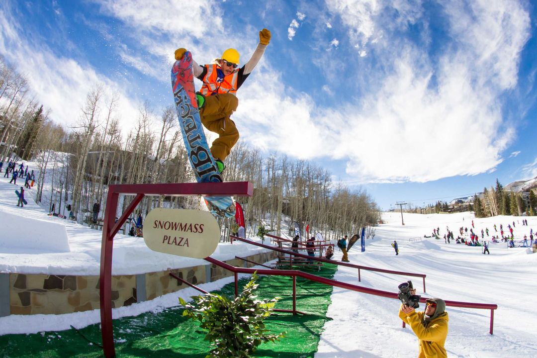 Snowmass streetrailfridays sb16 149 noexp detail n9n5gc
