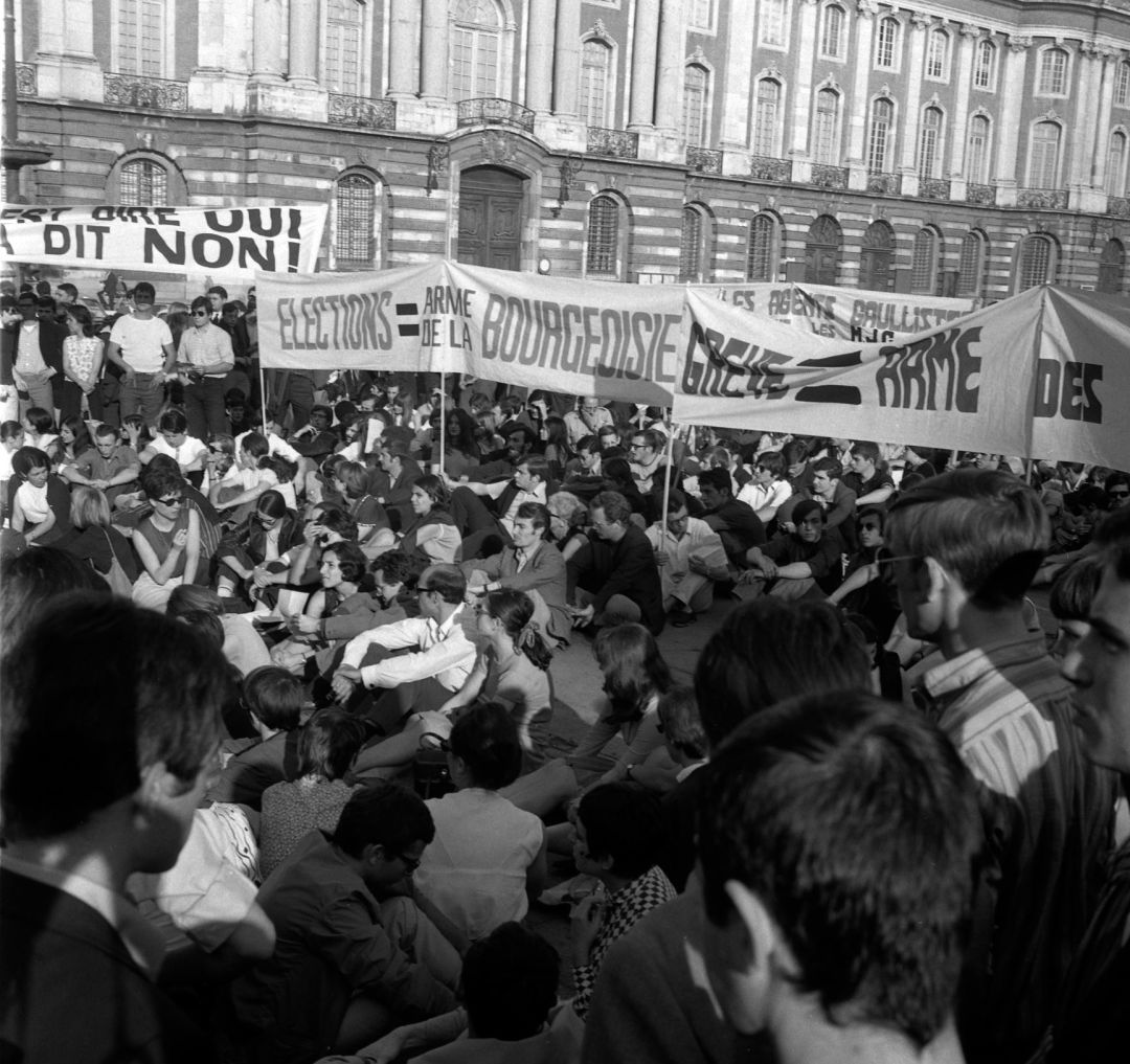 11 12.06.68 mai 68. nuit d e meutes. manif. barricades.de ga ts 1968 53fi1037 fr3aqu