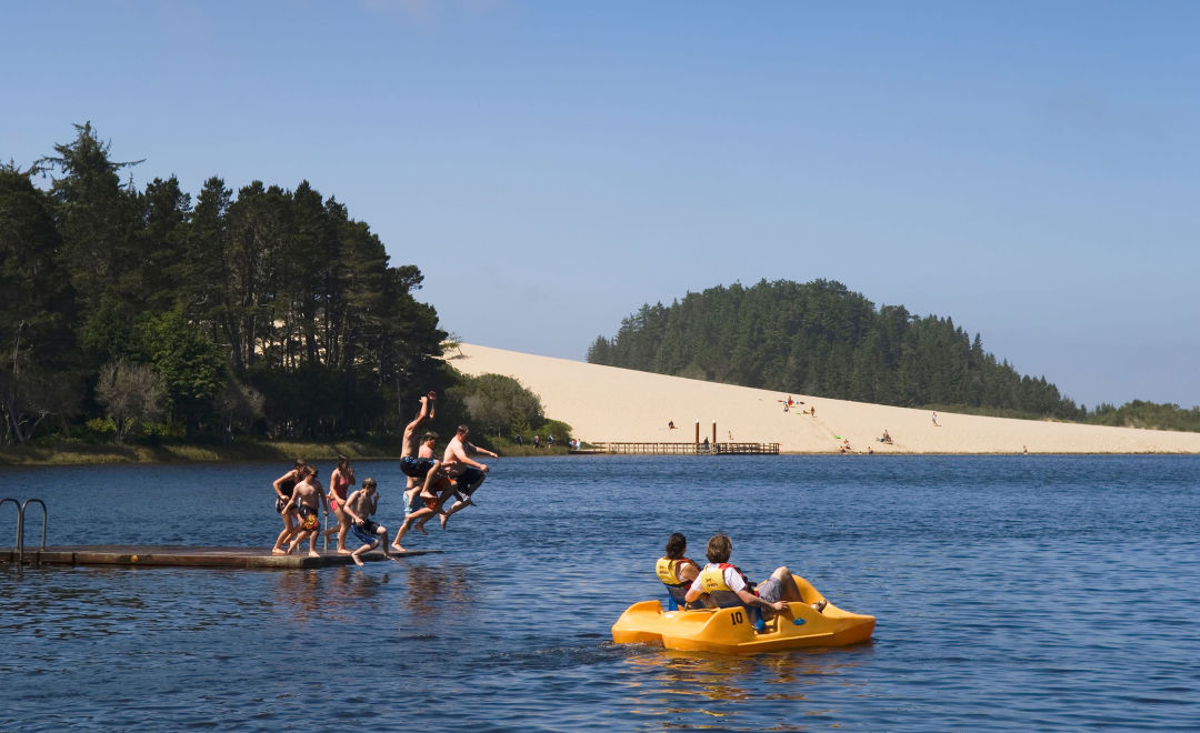 Cleawox-lake-swimming-hole_APB1N4_ekr784 The Best Swimming Holes Within 3 Hours of Portland