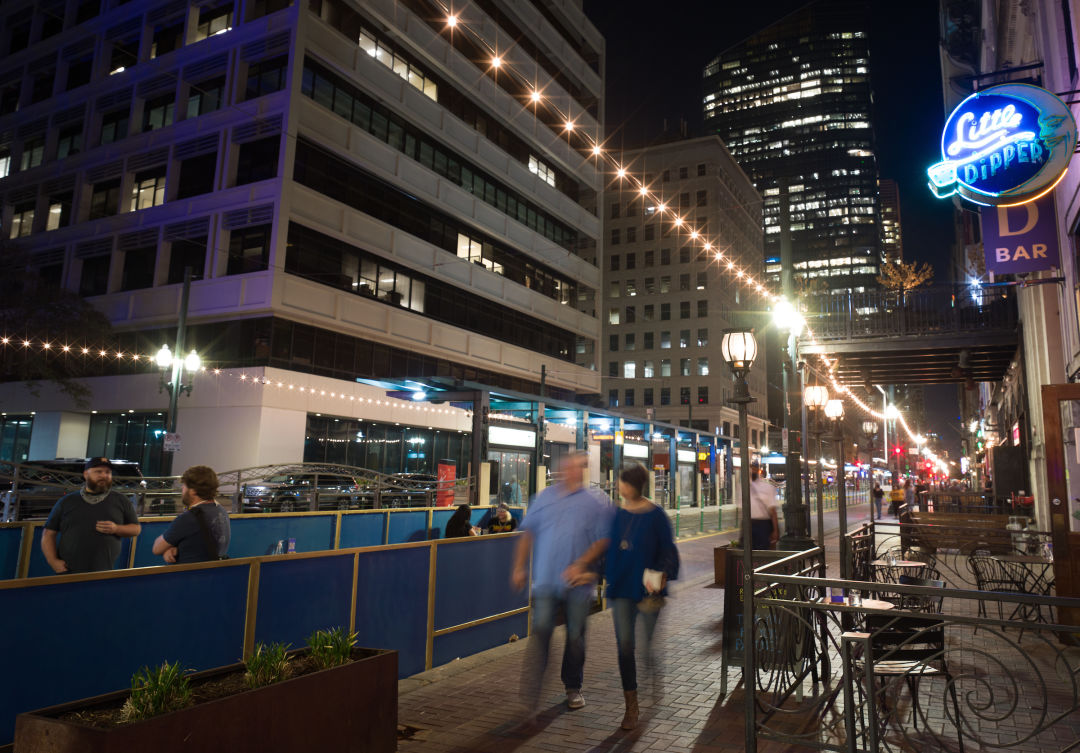 Food News: The First Main Street Patio Is Open | Houstonia Magazine