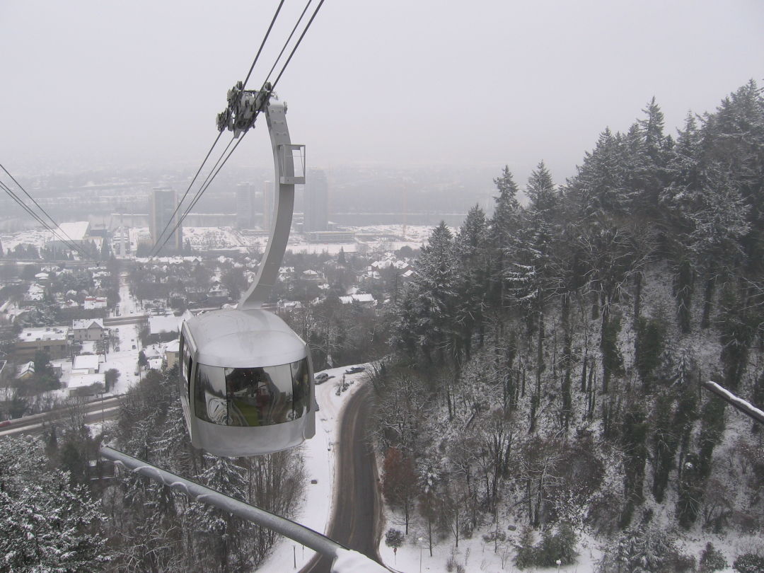 Portland aerial tram in the snow huoplp