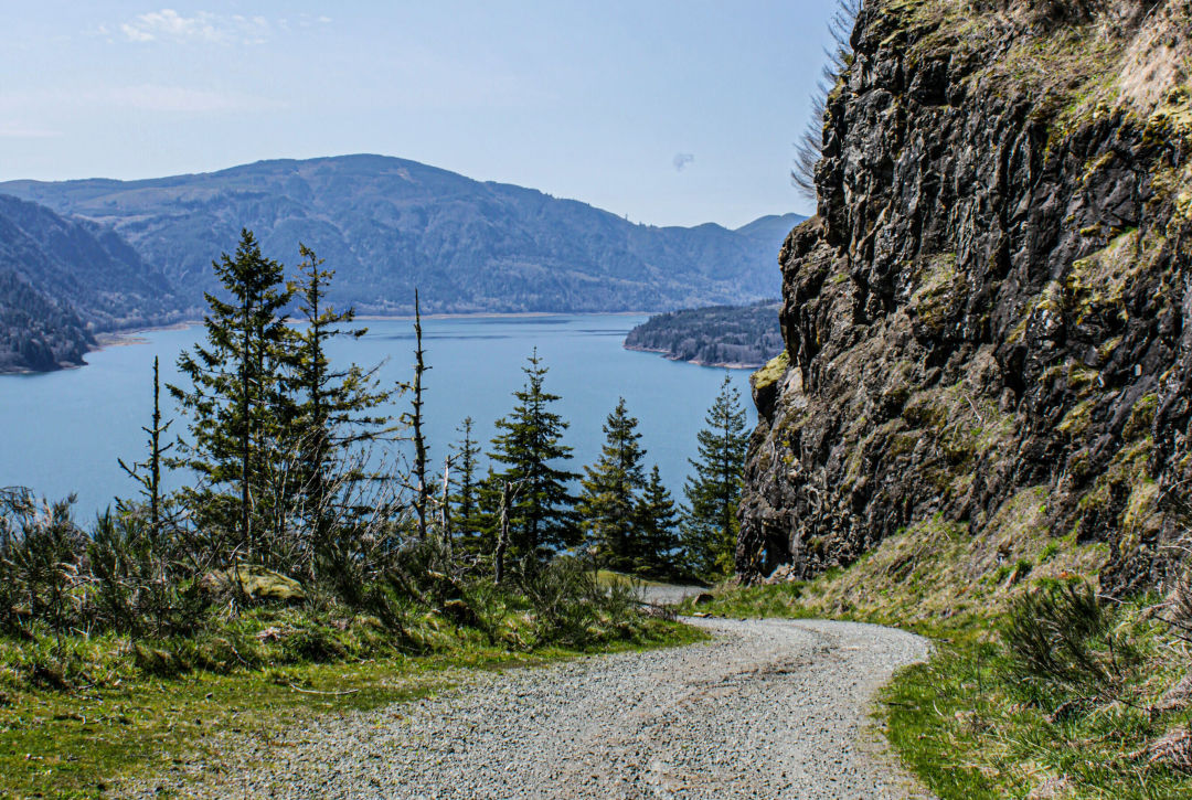 Lake Holidays close to Seattle | Seattle Met 4 peter robbins 4orHekR7OhQ unsplash Riffe mse6fc