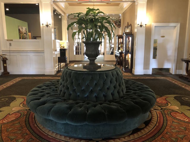Columbia Gorge Hotel lobby 2020