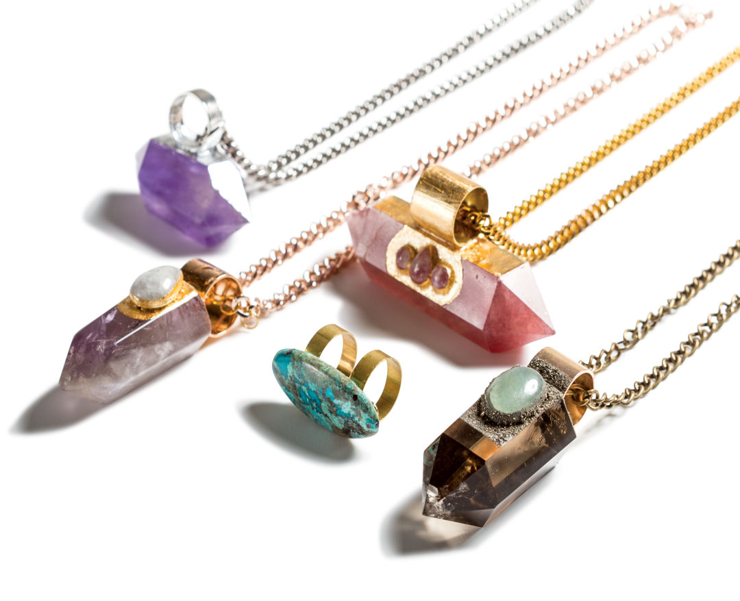 0717 trophy case jewelry so6vde