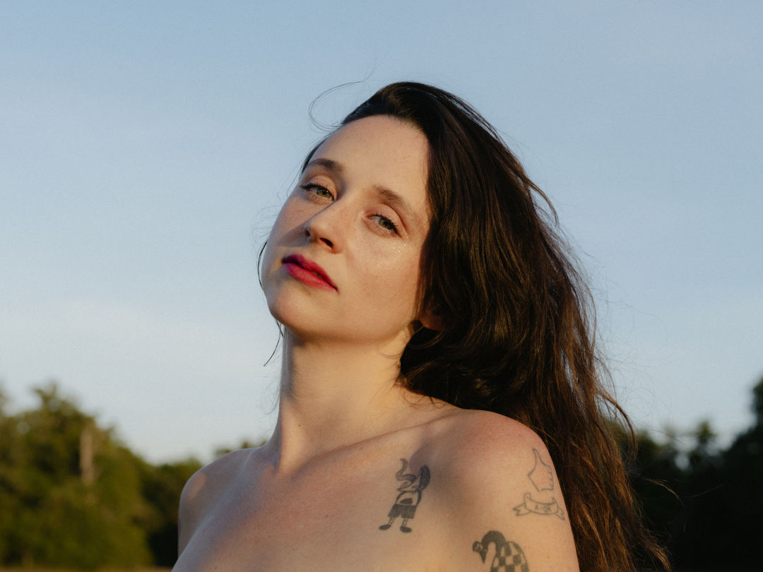Waxahatchee-Saint-Cloud-_-Press-Pic-Credit-to-MollyMatalon-2-scaled_ilet8e Waxahatchee is in “The Square”