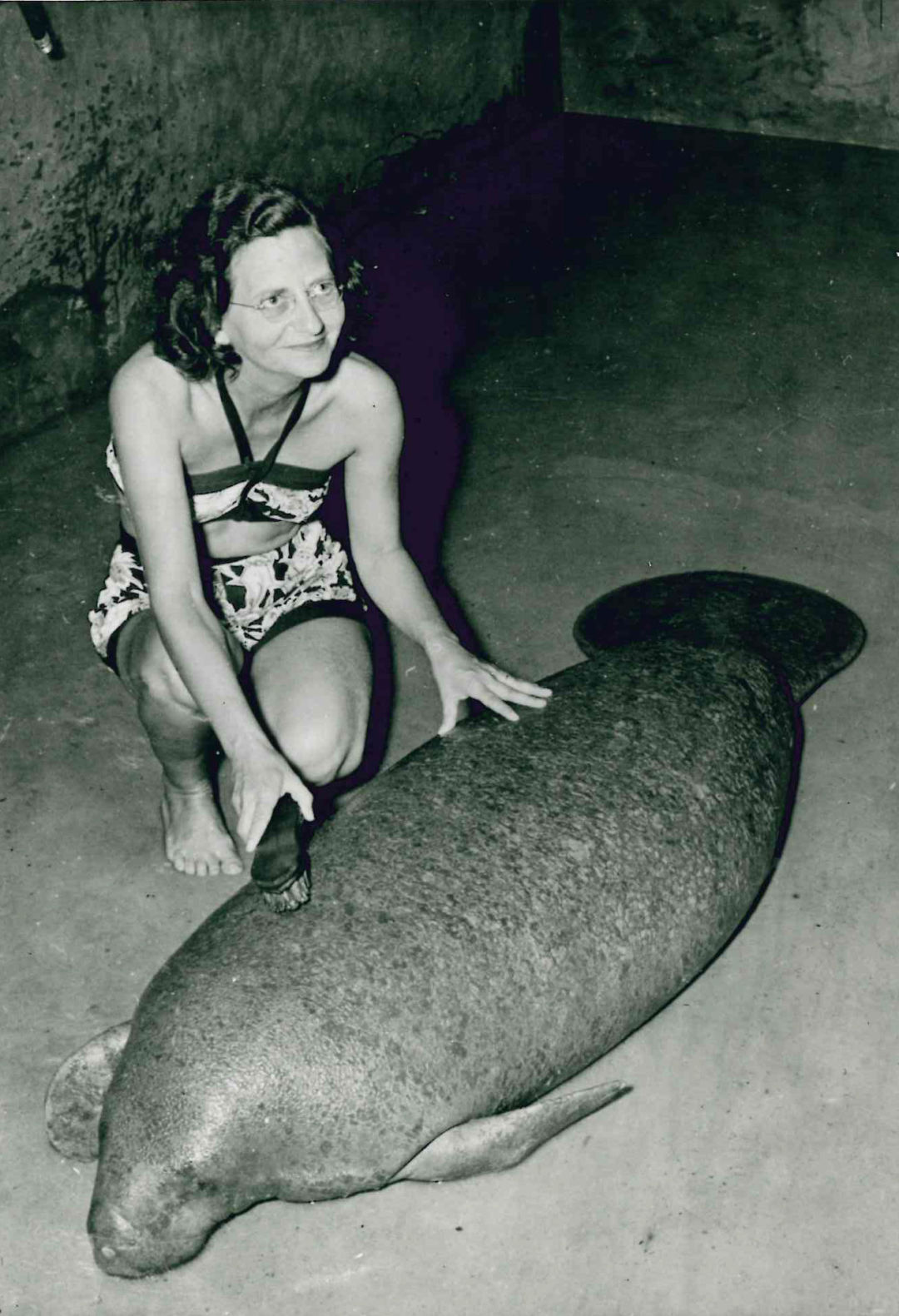 Snooty with handler marjorie leigh in 1958 rev qx73ys