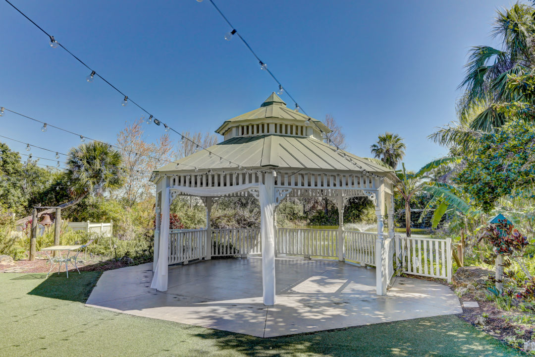 the gazebo at mixon fruit farms in bradenton