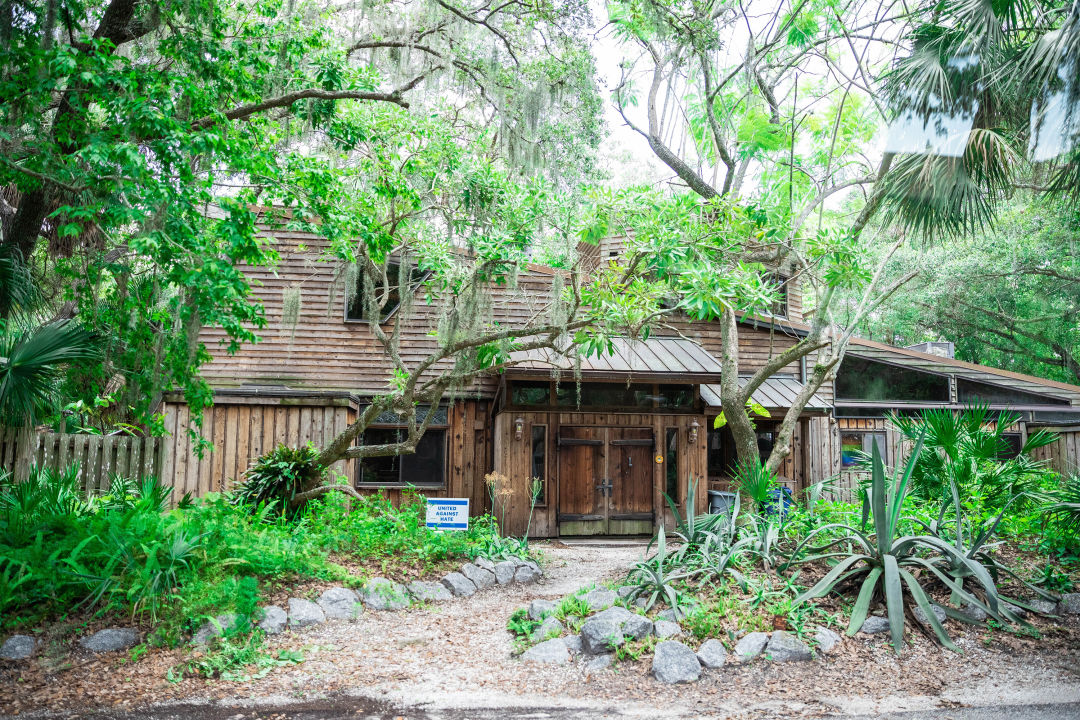 Rolling Stone has described the home as "Frank Lloyd Wright-on-acid design."