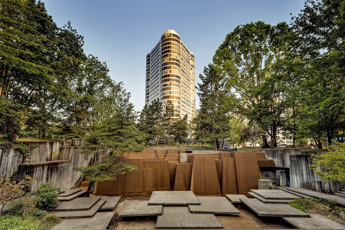 Property Watch: A Shapely '70s-Era Skyscraper with Views Galore