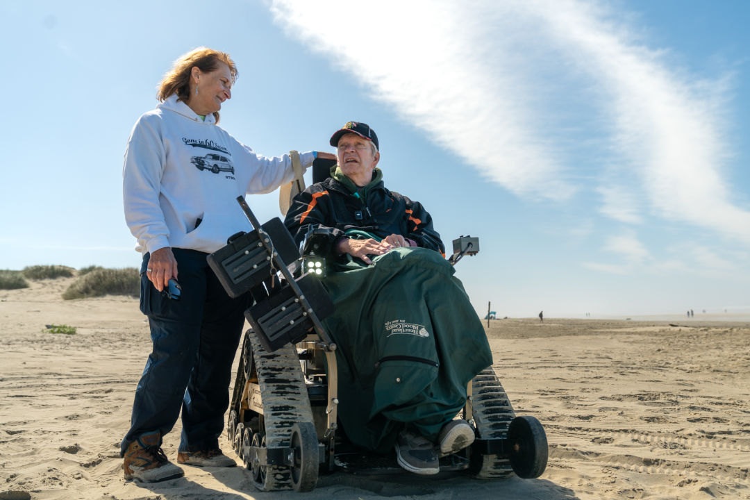davids-chair-mobility-accessibility-oregon-coast2_ssosrb The Burly All-Terrain Wheelchairs Rolling Across Oregon’s Beaches
