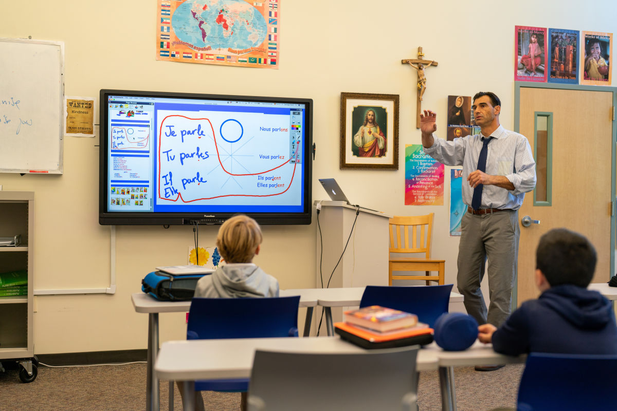 Regis Named Apple Distinguished School for 20222025 Houstonia Magazine
