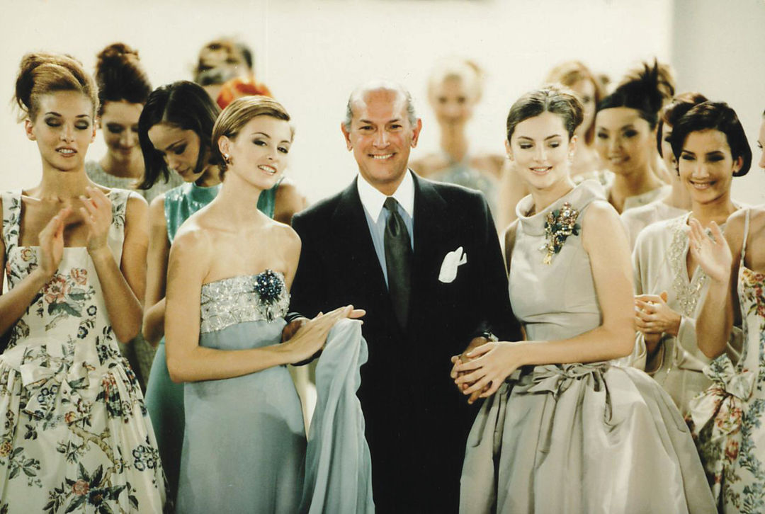 0917 fall arts oscar de la renta with models final of his spring 1996 fashion show pwtkcw