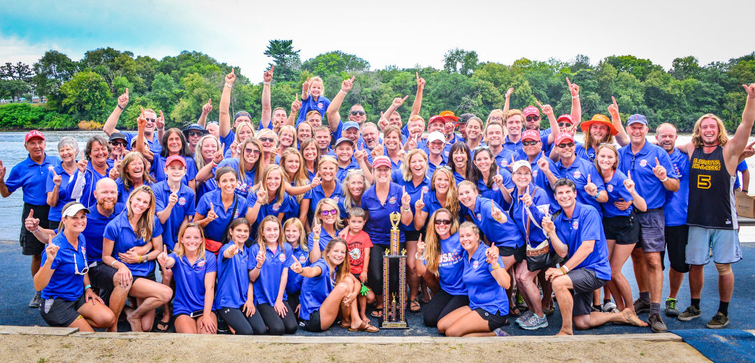 Team photo with trophy hikgeg