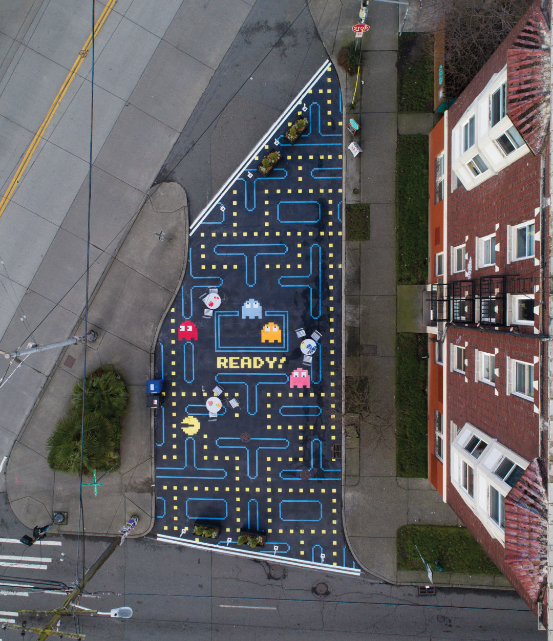 Play PAC-MAN on Google Maps view of Seattle