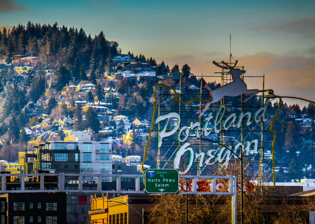 portland-white-stag-sign-50-best_jimmy-woo_rw8aoh Your Quintessential Portland Bucket List: 50 Things to Do in Town