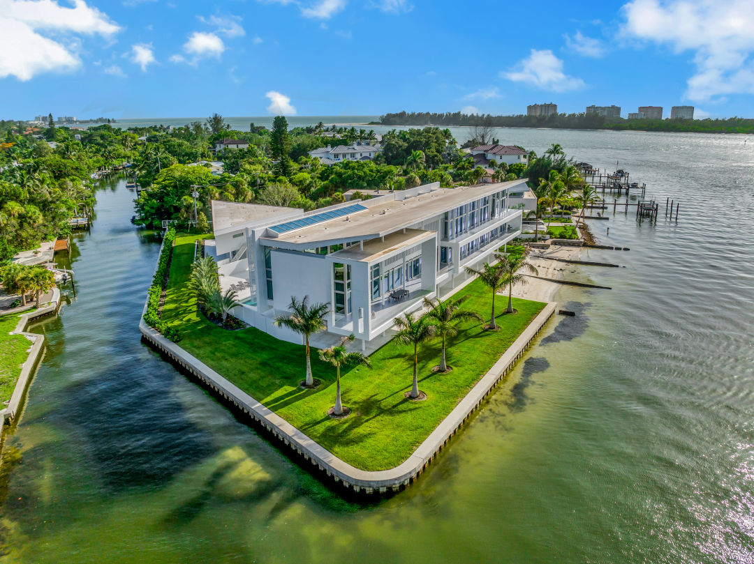 Exterior of 3332 Gulfmead Drive, Siesta Key.