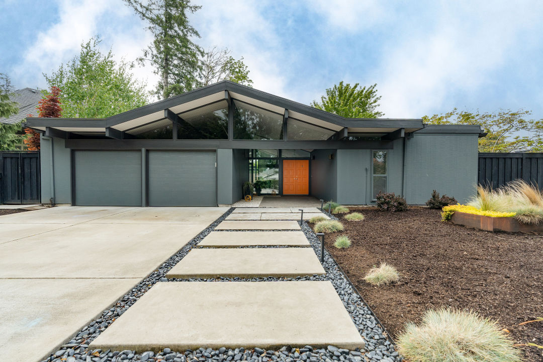 StacksPhotoCompany_9600swImperialDr-100_zefsrd Property Watch: A Custom-Designed Rummer 'Unicorn'