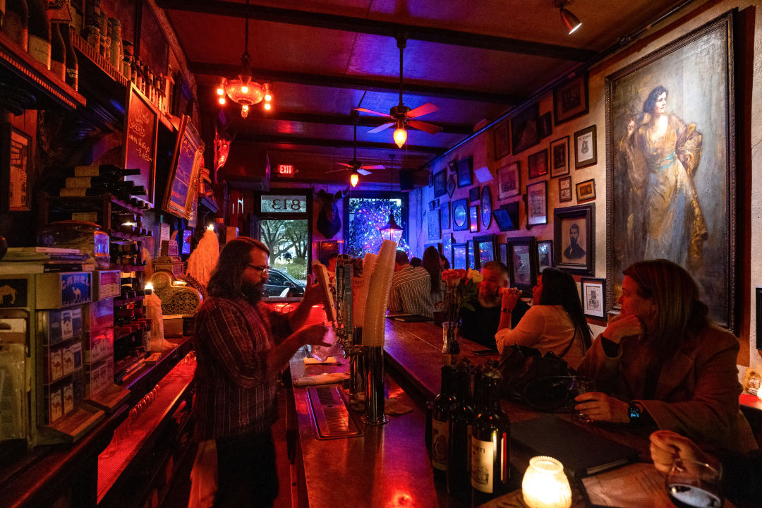 Le bar emblématique La Carafe est une célébration du passé de Houston