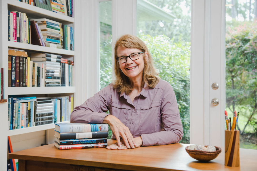 Photo of environmental author Cynthia Barnett.