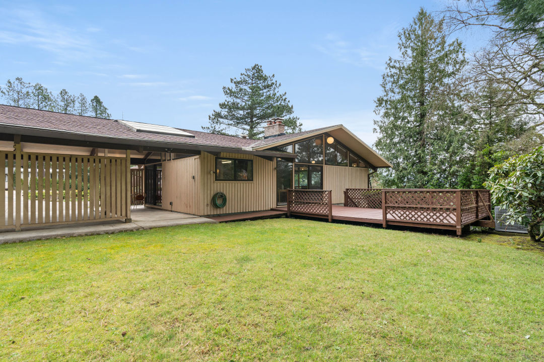 StacksPhotoCompany-4035swAltedenaAve-49_s0vwc3 Property Watch: A Textbook, Mostly Untouched Midcentury in Hillsdale