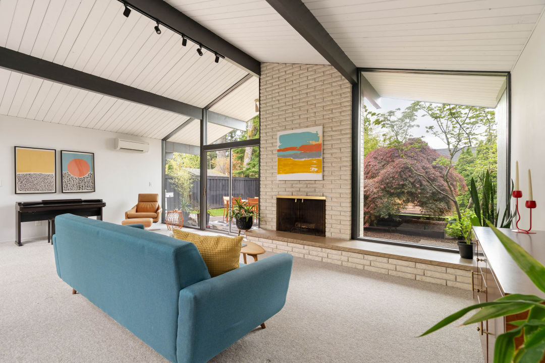 StacksPhotoCompany-9600swImperialDr-37_jujelu Property Watch: A Custom-Designed Rummer 'Unicorn'