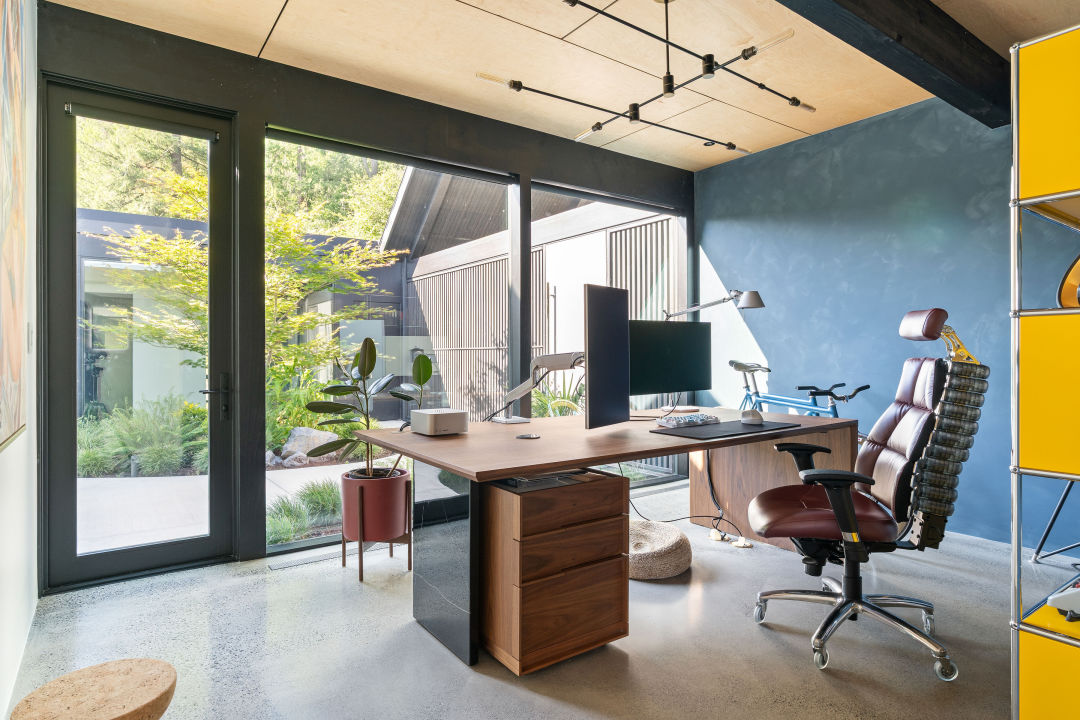 StacksPhotoCompany_Selects-42_e1p4mu Property Watch: An Eichler-Inspired Stunner Overlooking the Columbia
