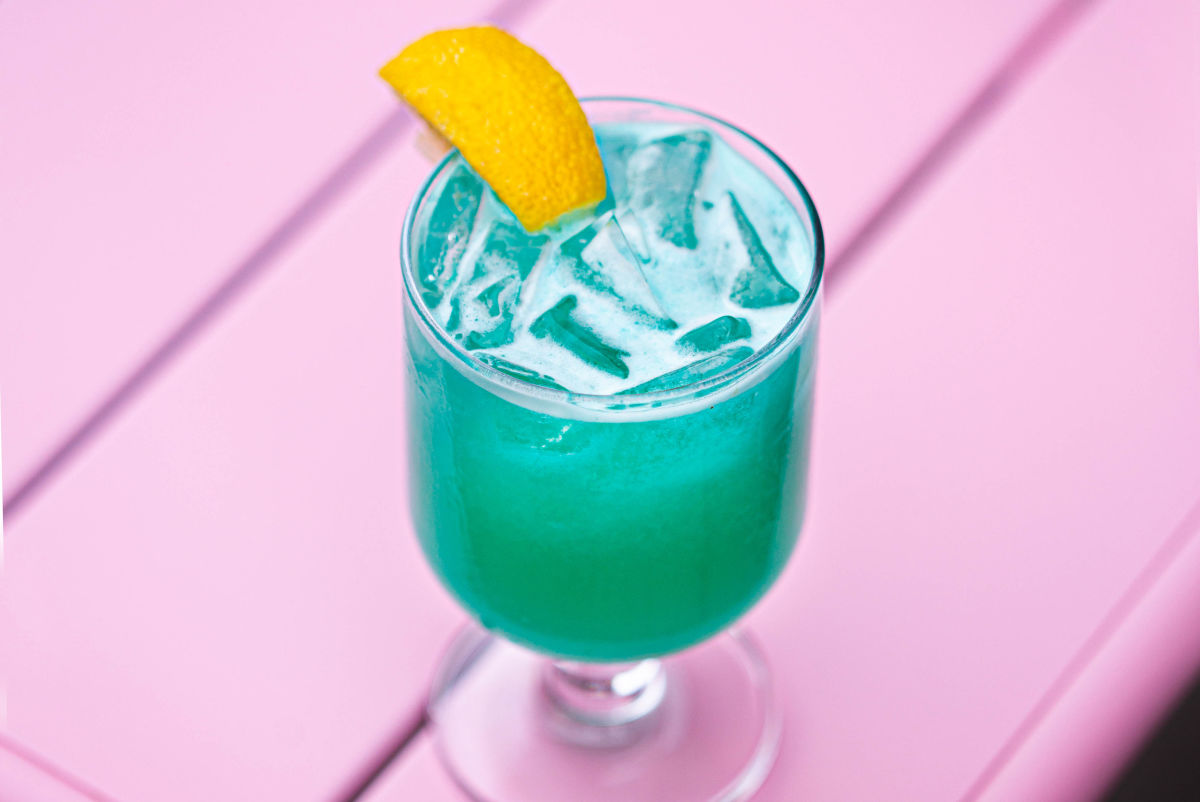 Should the Blue Drink Be the Official Cocktail of 2022? We Think So. - Vimarsana News