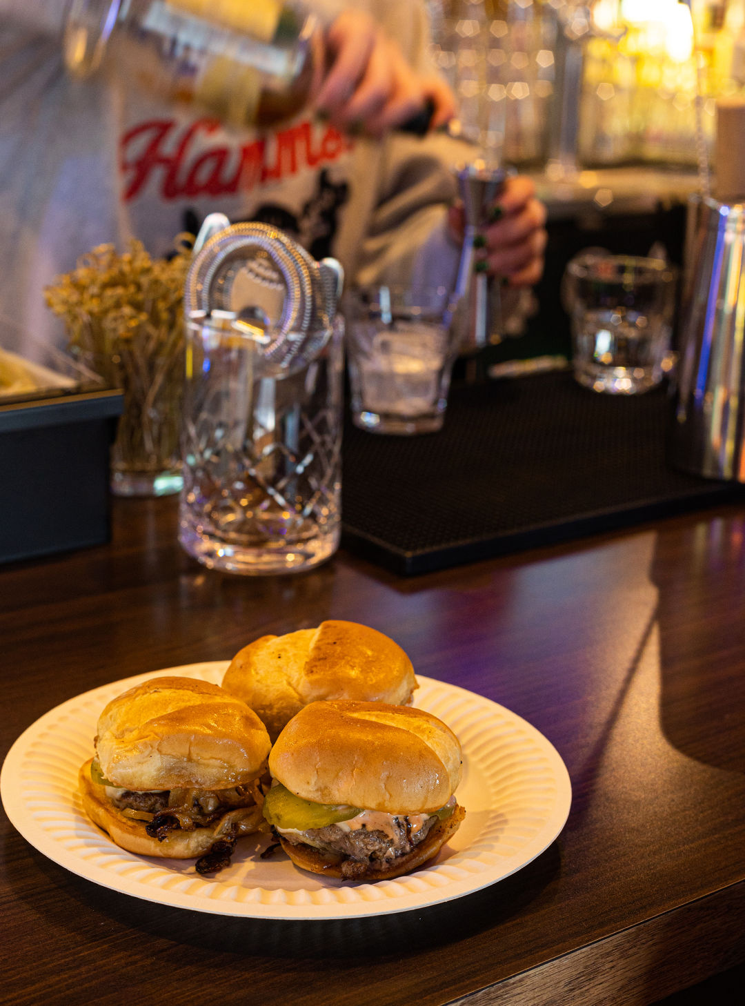 jerrys-tavern-bar-restaurant_mike-novak17_copy_rkwthb Restaurant Review: Jerry’s Tavern Is Wise Beyond Its Years