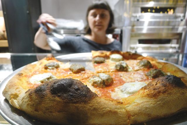 Pomo 0616 eat drink pine pizza ewdga3