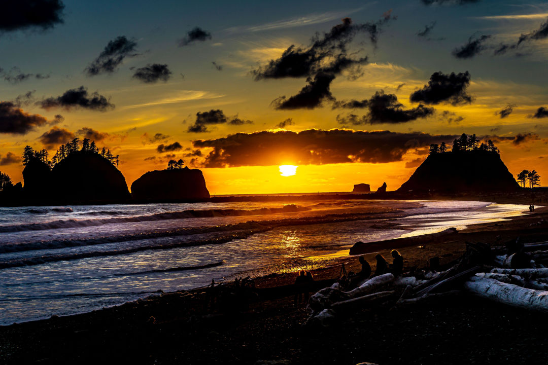 The place to Go Off-Grid (Ish) Throughout Election Week 3 Quileuete Beach Resort La Push view j5zi2j