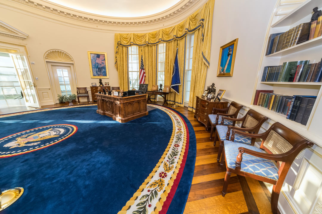 Oval office aykm3h