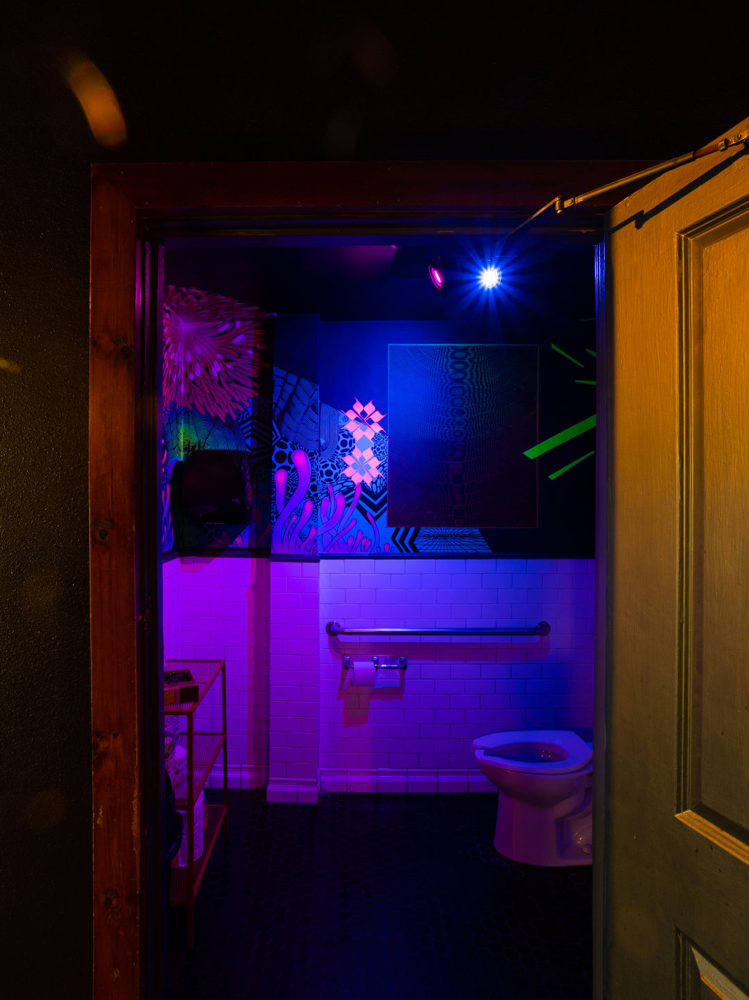 houston-blacklight-closing-bar_mike-novak2_t6hyaw Celebrated Cocktail Bar the Houston Blacklight Is Closing