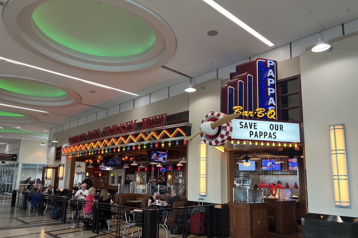 Hubcap Grill popup to take Pappas Burgers' spot in Hobby Airport under new  concessions contract