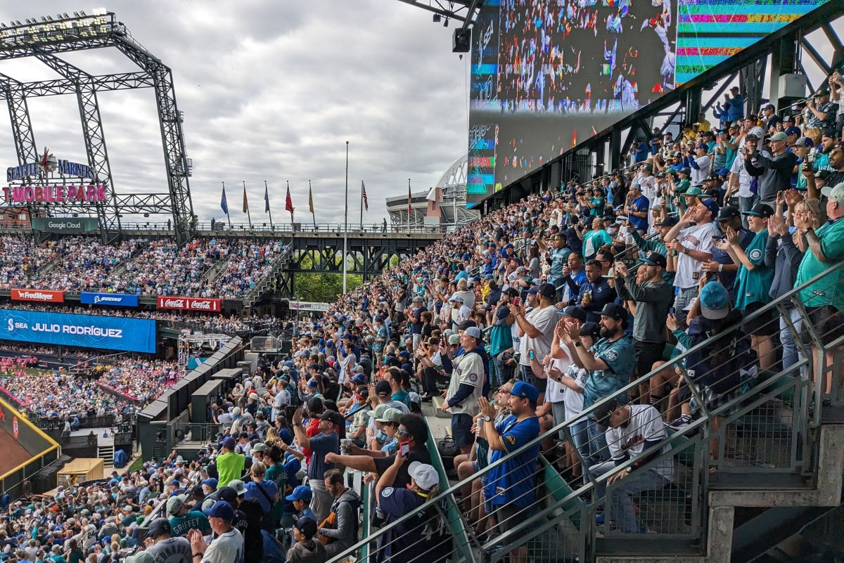 Seattle Mariners players embrace Home Run Trident