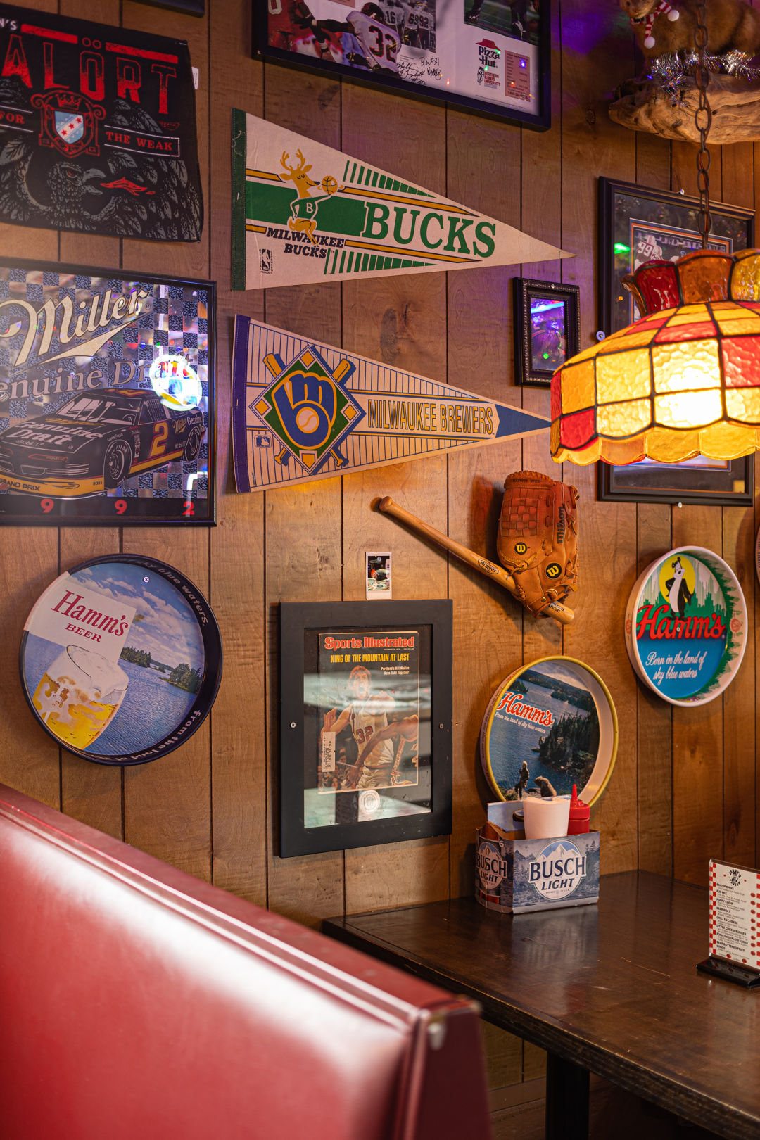 jerrys-tavern-bar-restaurant_mike-novak4_xw3i5f Restaurant Review: Jerry’s Tavern Is Wise Beyond Its Years