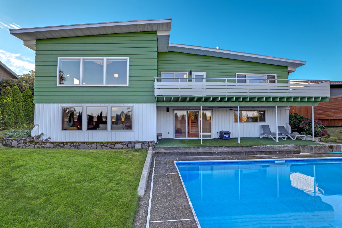 A Playful Midcentury with a Pool in East Portland