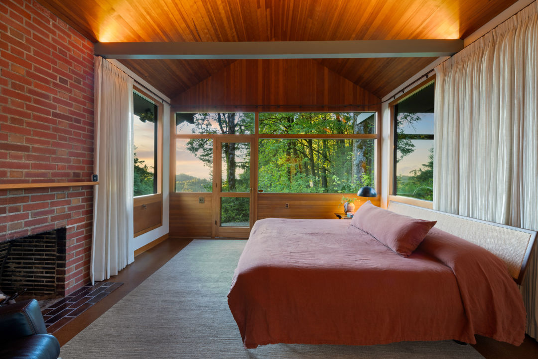set_1_-_321_NW_Hilltop_Drive__18_bl0pa8 Property Watch: Portland Midcentury on the Market for the First Time