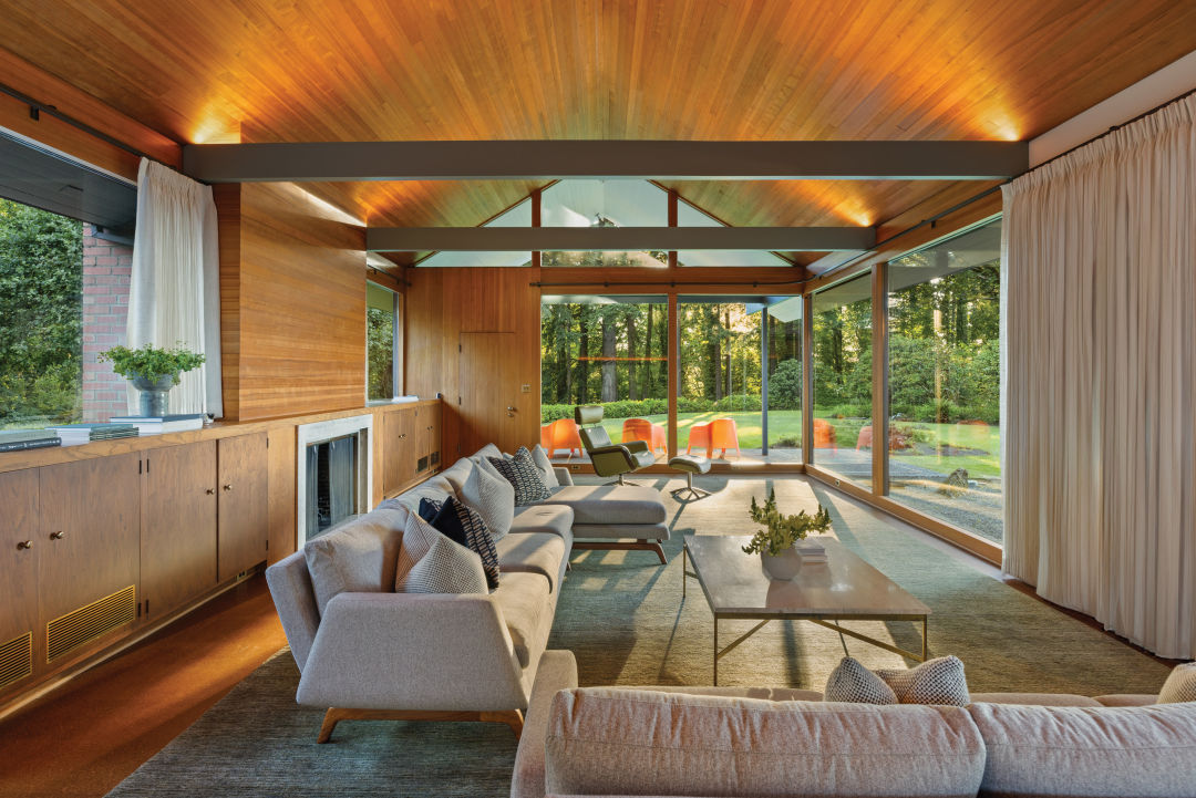 set_1_-_321_NW_Hilltop_Drive__06_fr5i4c Property Watch: Portland Midcentury on the Market for the First Time
