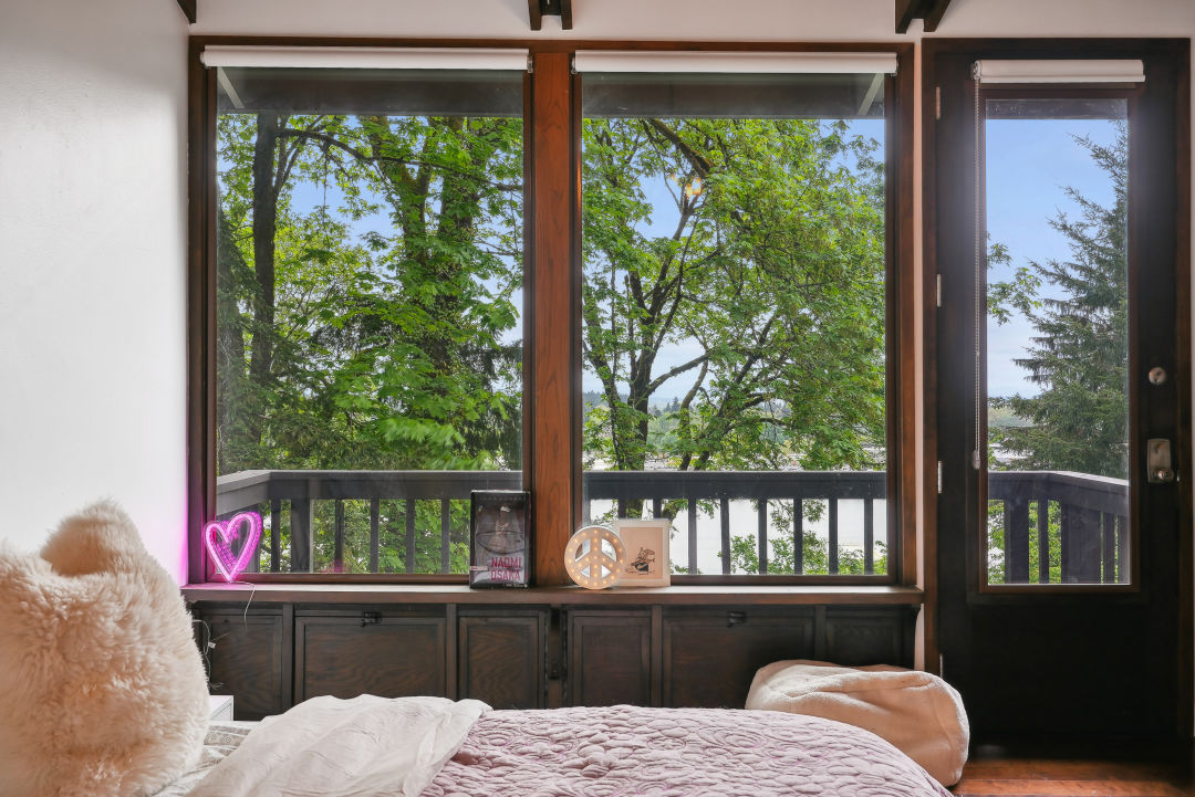 Linnton_raised_ranch-view-Gary_Banzer_with_Above_Everything_Imaging_qlfnb6 Property Watch: A Custom ’70s-Meets-Midcentury in the Trees in Linnton