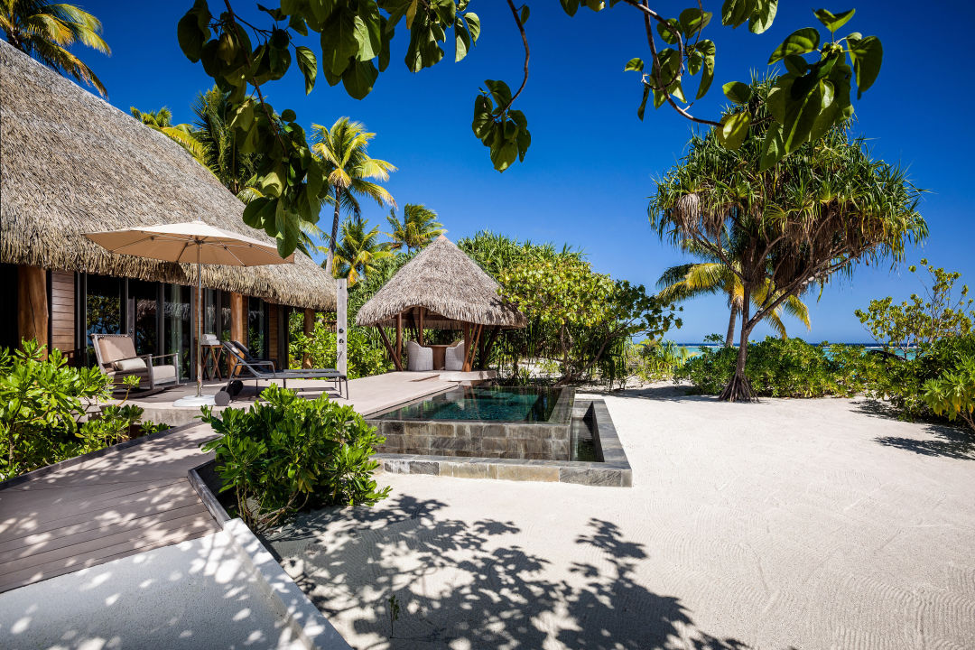 Full property tour of the stunning resort The Brando in French