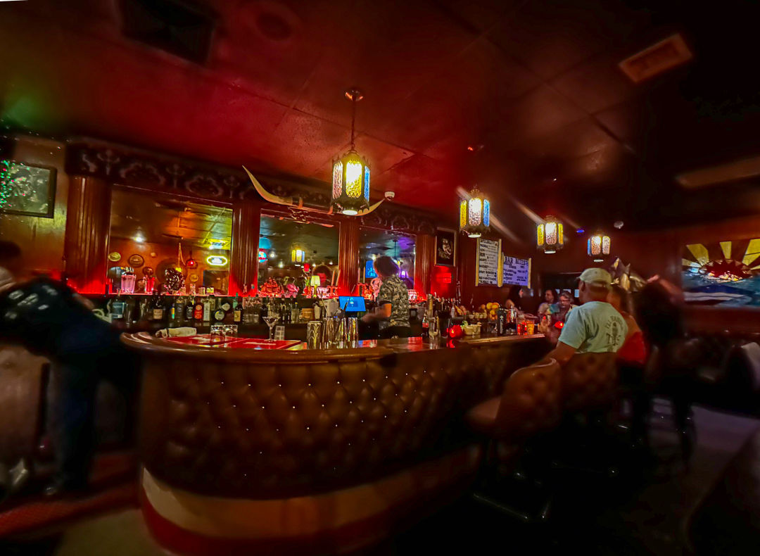 3Elbow-room-bar-vancouver-toby-maloney_esabpq A Vancouver Bar Gets a Makeover from a Legendary Chicago Bartender