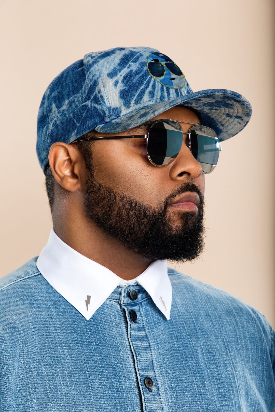 A head shot of R&B artist Musiq Soulchild.