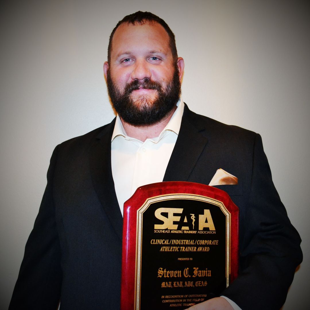 Steve favia with his award jkwhiu